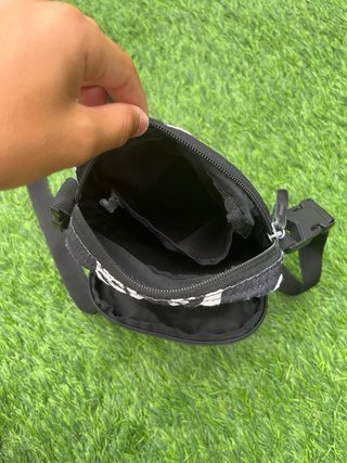 Riñonera Nike Negra y Blanca