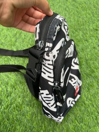 Riñonera Nike Negra y Blanca