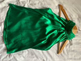 Blusa verde satinada