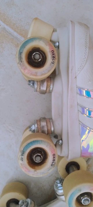 Patines blancos niña talla 34 con fundas negras