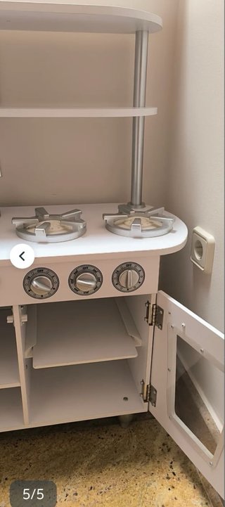 Esta cocina de juguete de madera es la KidKraft Vi
