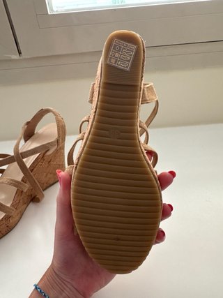 Cuñas tacón beige y marrón
