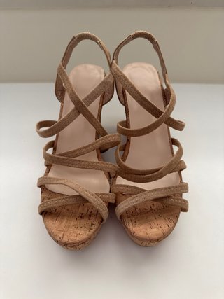 Cuñas tacón beige y marrón