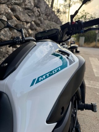 Yamaha MT-07 Blanca