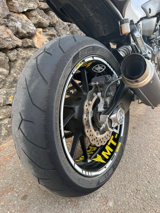Yamaha MT-07 Blanca
