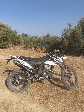 Malaguti XTM 125cc Enduro Moto Nueva