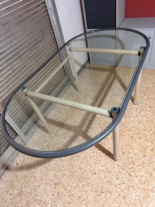 Mesa ovalada cristal y metal