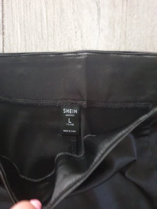 Falda midi Shein negra con abertura