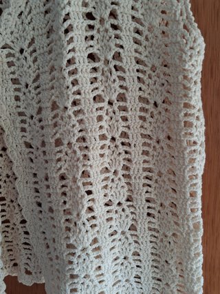 Chaleco de crochet hecho a mano en color crema