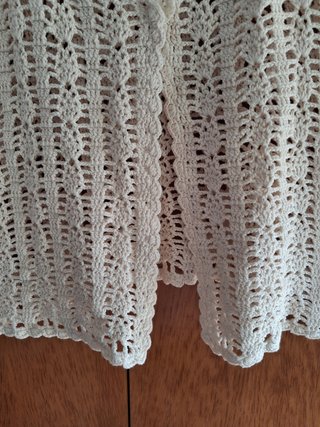 Chaleco de crochet hecho a mano en color crema