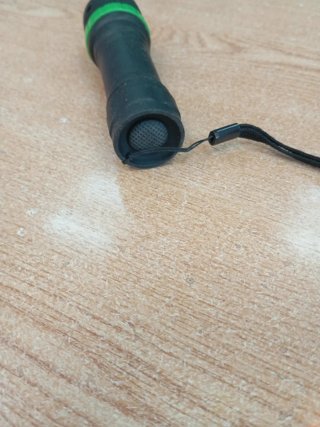 Linterna LED con Zoom y Dimmer