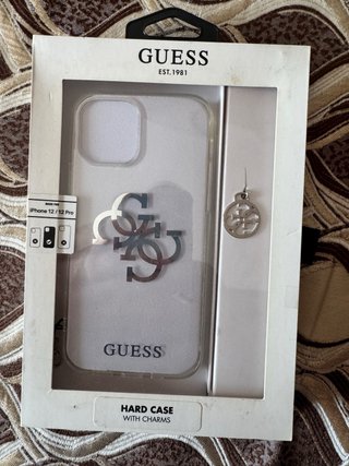 Funda Guess iPhone 12/12 Pro con charms