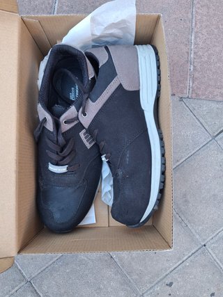 Zapatos de seguridad negros y grises