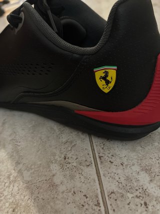 Zapatos Puma x Ferrari Negros y Rojos