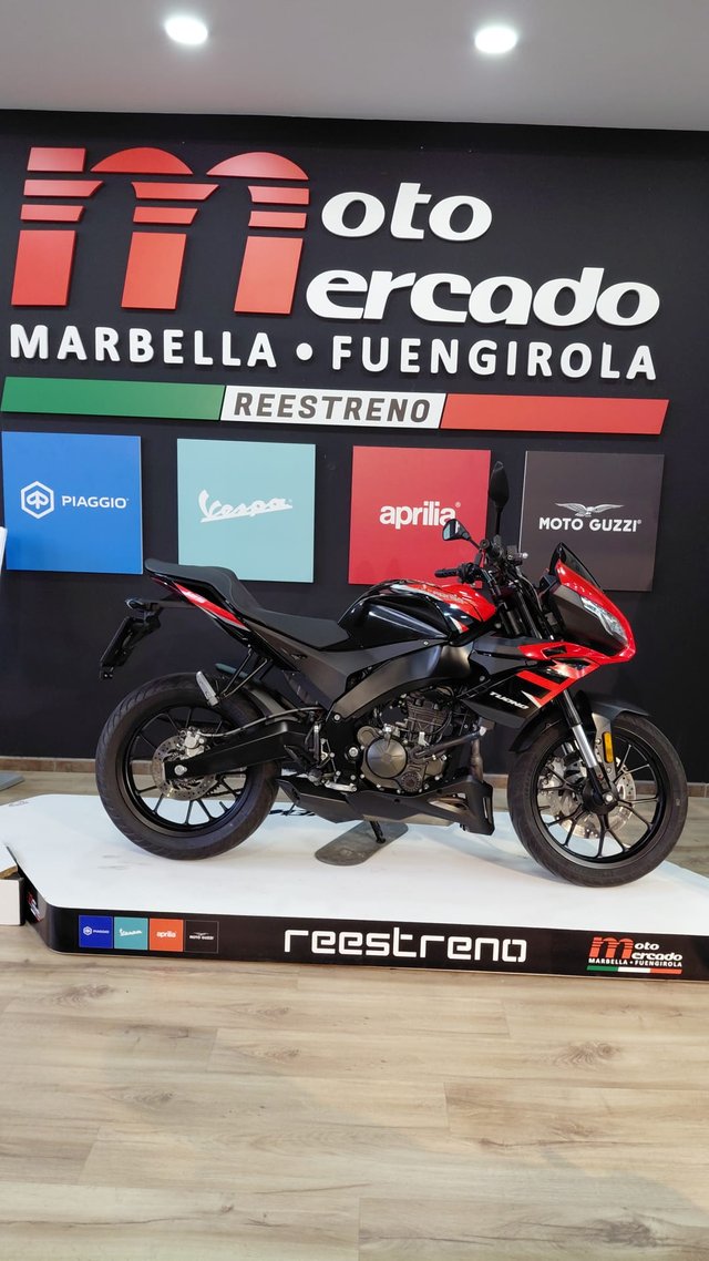 Aprilia Tuono 125 Negra/Roja