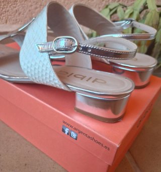 Sandalias Dibia Talla 41 Gris Plata y blanca