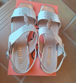 Sandalias Dibia Talla 41 Gris Plata y blanca