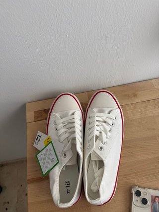 Zapatillas blancas sin estrenar