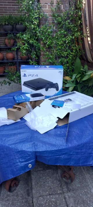 CAJA PS4 Slim 500GB