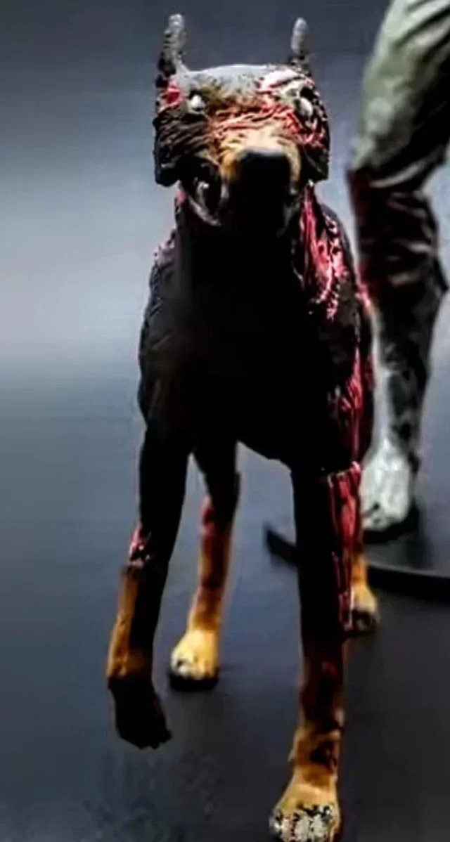 FIGURA NECA "ZOMBIE CON PERRO.RESIDENT EVIL".