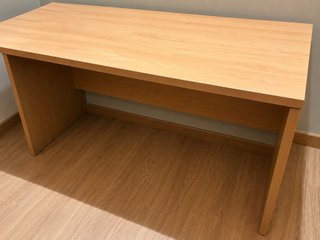 Tavolo in legno massello per ufficio