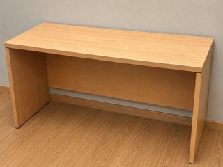 Tavolo in legno massello per ufficio