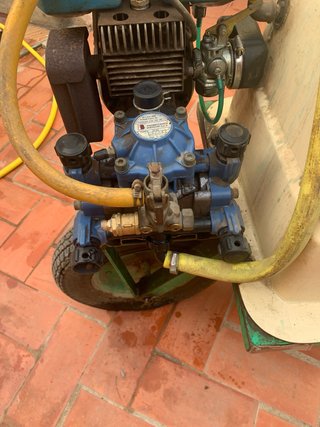 Carretilla sulfatadora Makys con motor Campeon