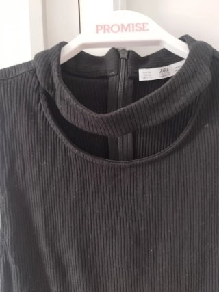 Top camiseta cut out talla M Zara