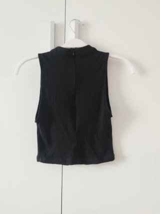 Top camiseta cut out talla M Zara