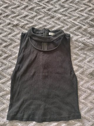 Top camiseta cut out talla M Zara