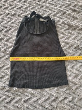 Top camiseta cut out talla M Zara