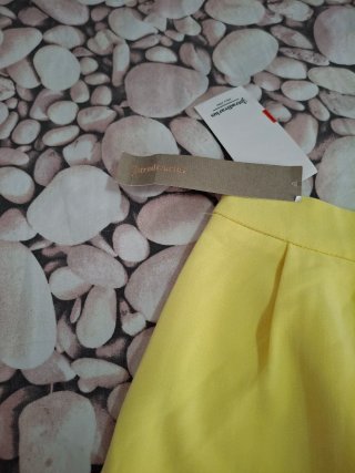 Minifalda Stradivarius Amarilla