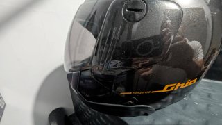 Dos cascos de moto SHIRO y SHAD