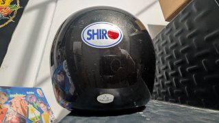 Dos cascos de moto SHIRO y SHAD