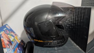 Dos cascos de moto SHIRO y SHAD