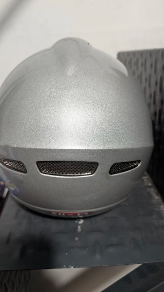 Dos cascos de moto SHIRO y SHAD