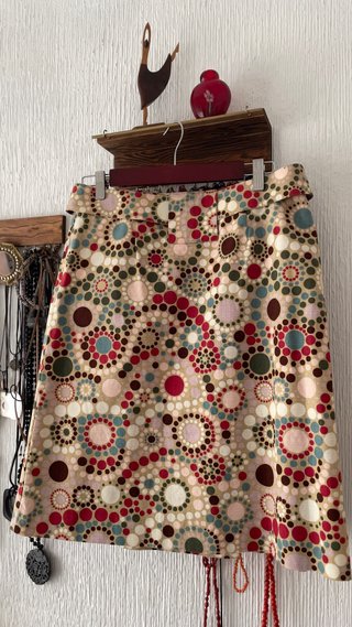 Falda geométrica multicolor