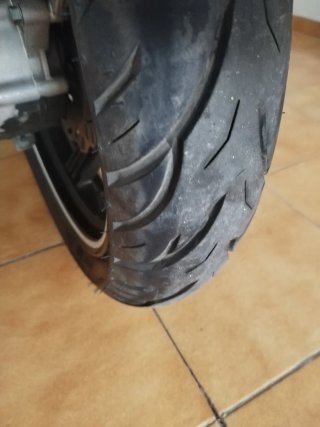 Moto Scooter SYM Blanca y Negra