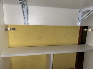Escritorio plegable con estanterías