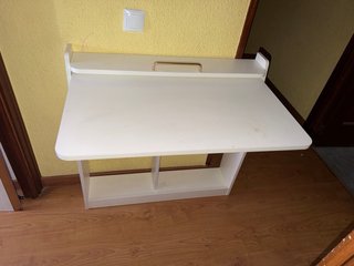 Escritorio plegable con estanterías