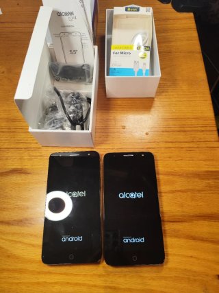 2 Telefoni Alcatel Pop 4 Plus Neri