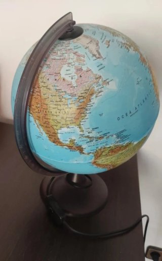 Globo Terráqueo Iluminado