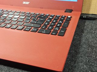 Ordenador portátil Acer E5-573G-32PK Rojo