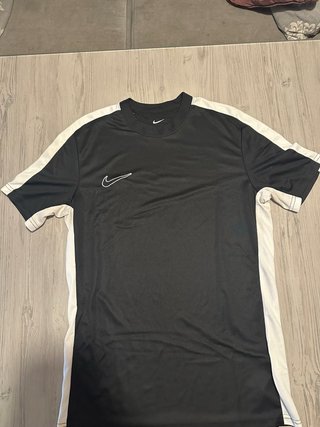 Camiseta Nike Negra y Blanca