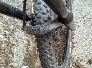 Bicicleta gama media doble.