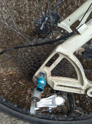 Bicicleta gama media doble.