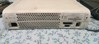 Xbox 360 con 2 mandos y cables