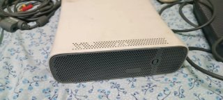 Xbox 360 con 2 mandos y cables