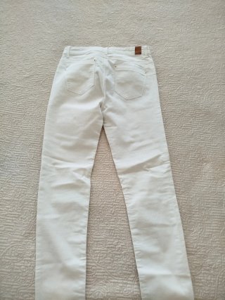 Vaquero pitillo blanco Stradivarius Talla 38