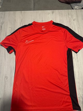 Camiseta Nike Dri-Fit Roja y Negra